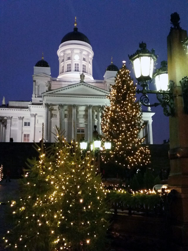 Helsinki_Christmas_senatesquare_helsinkicathedral